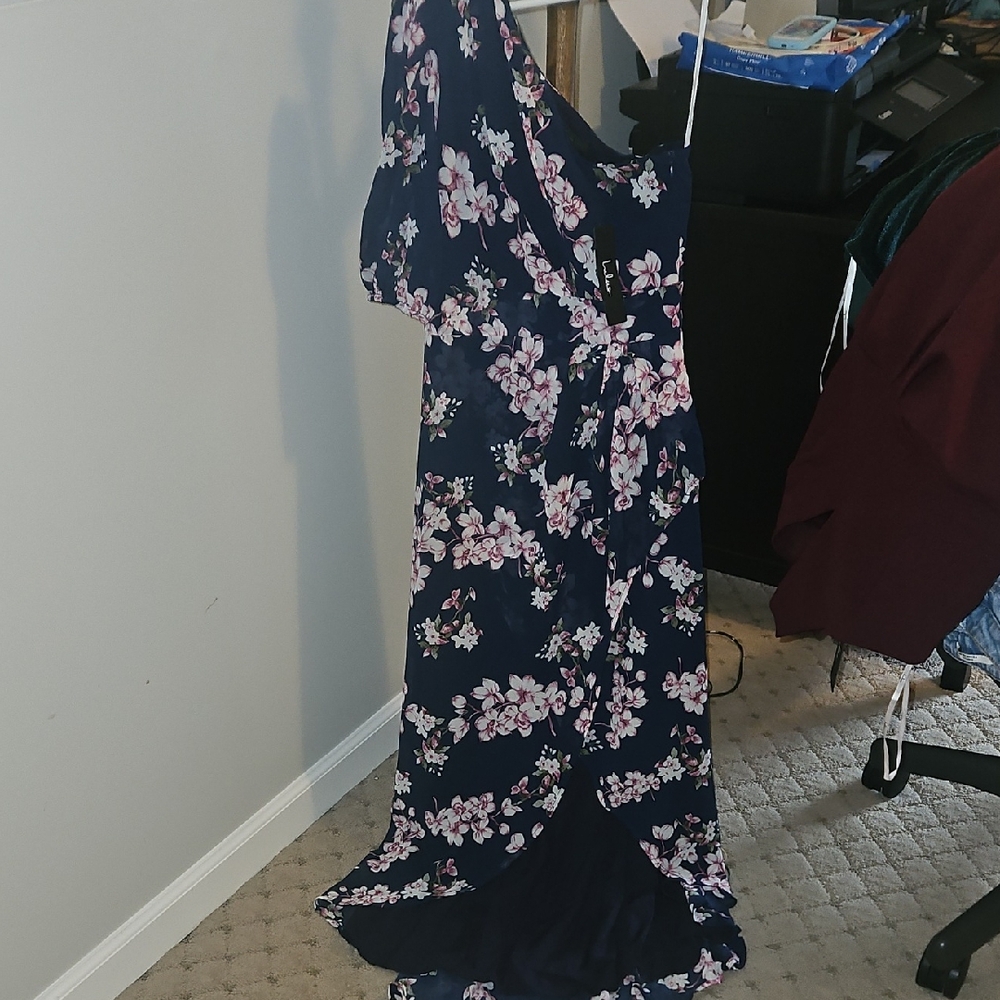 Lulu's Navy Floral One Sleeve
